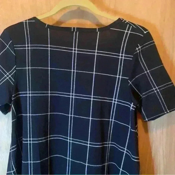 LuluaRoe Black Plaid Women Top Short Sleeve Casual Size Extra Small - Picture 14 of 16